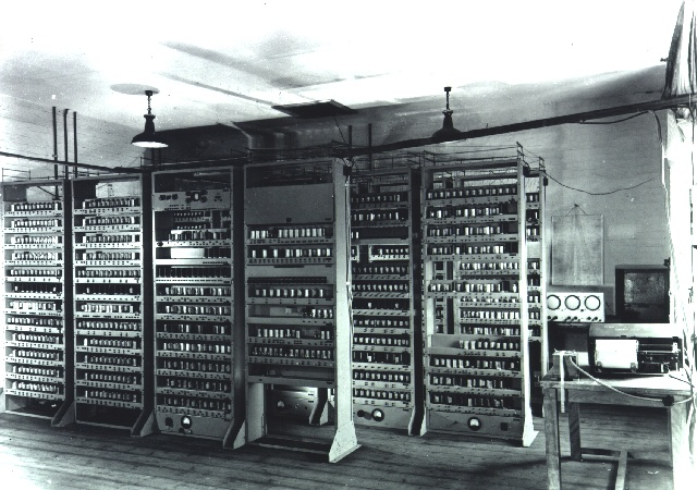 1949 年劍橋大學的 EDSAC 電腦